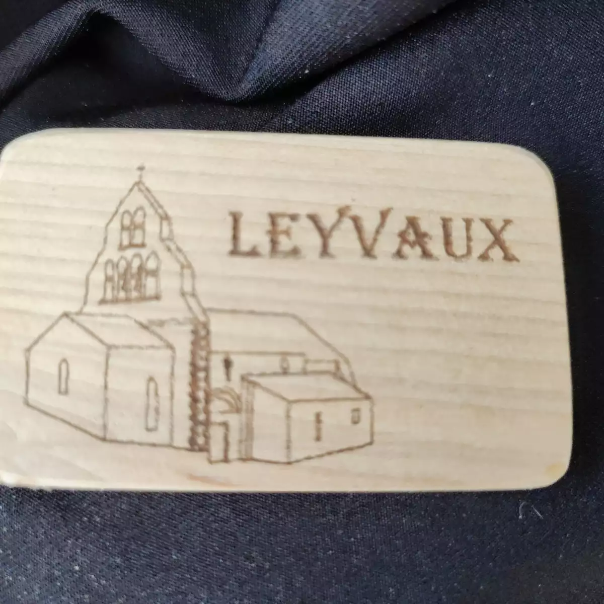 Magnet en bois Église de Leyvaux