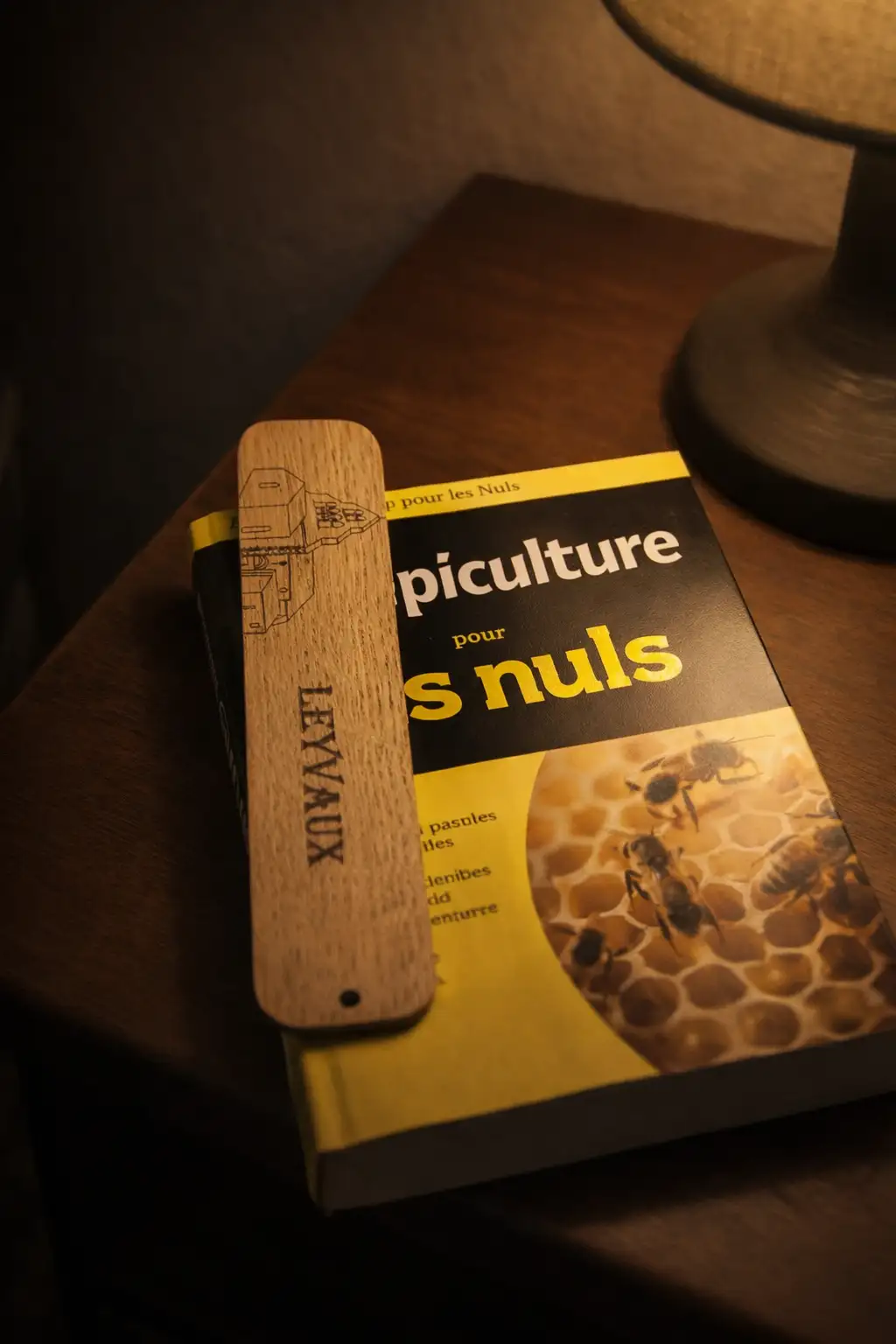 Marque page en bois Église de Leyvaux